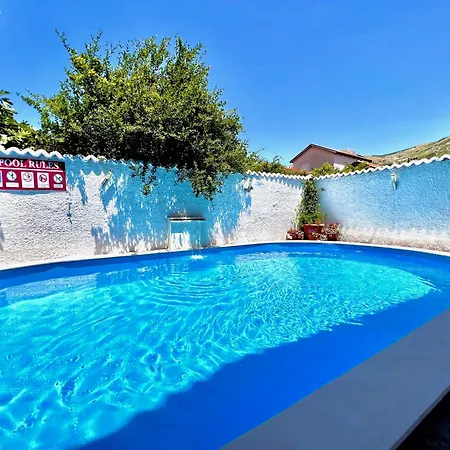Apartment With Pool Mostar