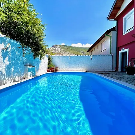 Apartment With Pool