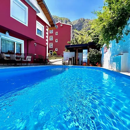 With Pool Apartamento Mostar